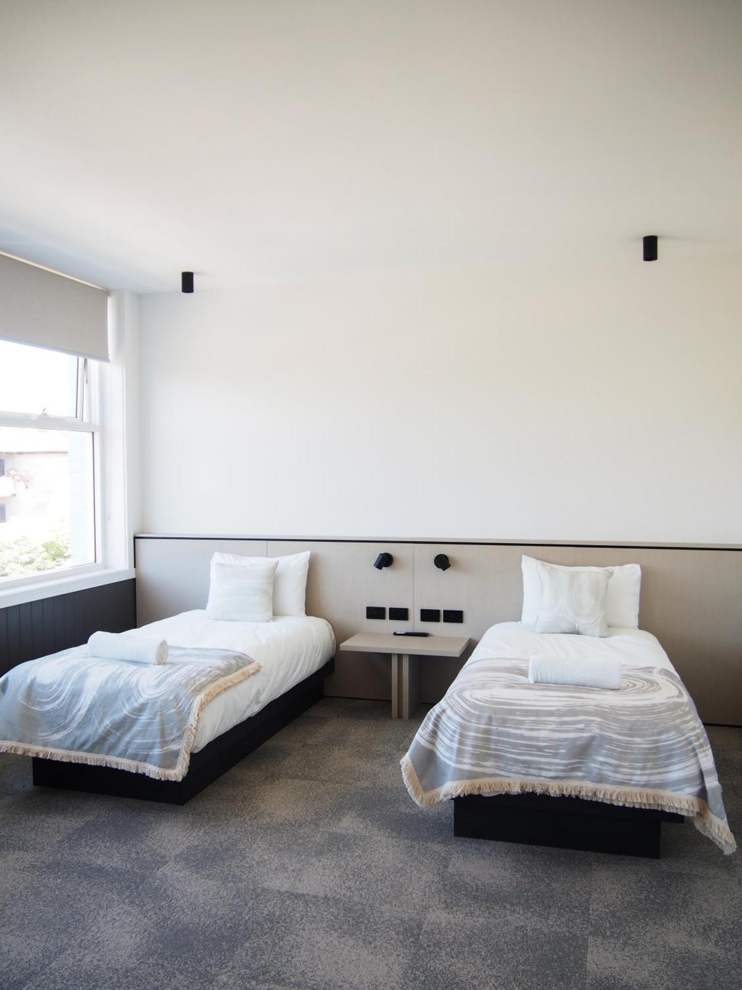 Barrys Beach Road Hotel Sydney Buitenkant foto