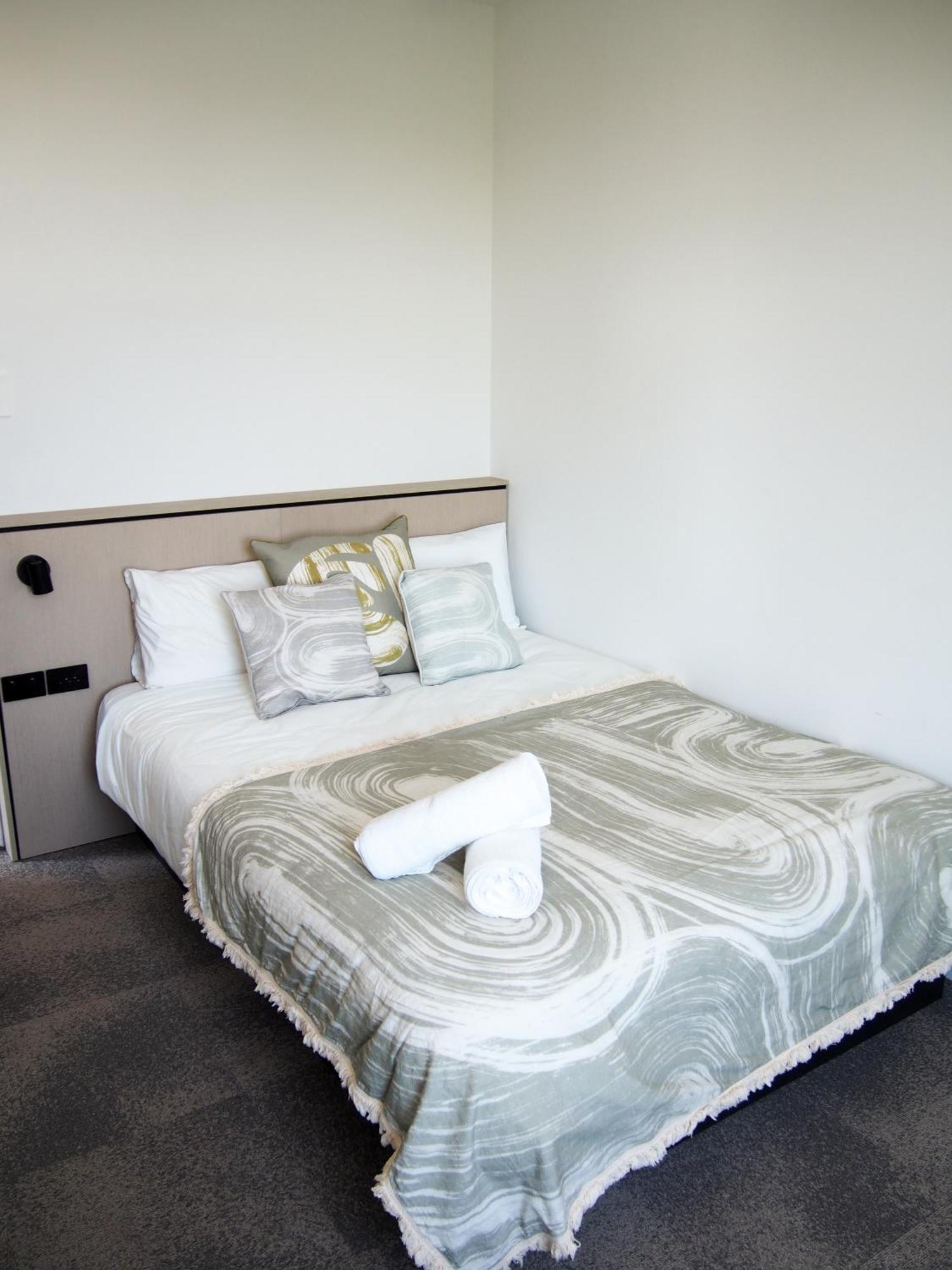 Barrys Beach Road Hotel Sydney Buitenkant foto
